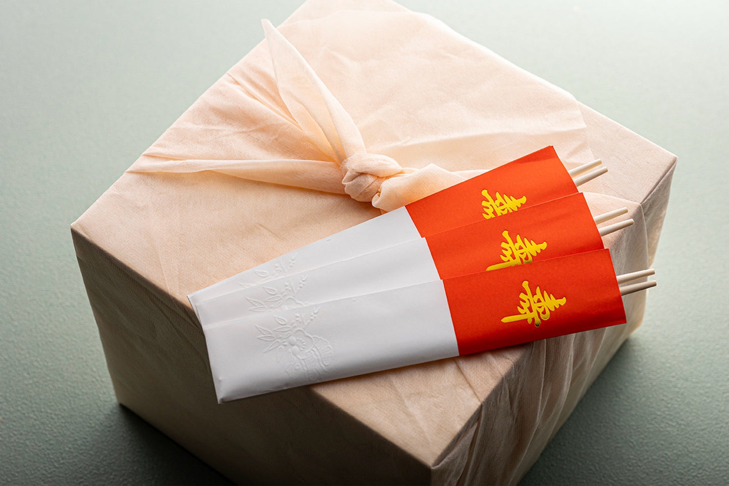 新春!宝石箱おせち 木箱入 三段重 全50品 3人前