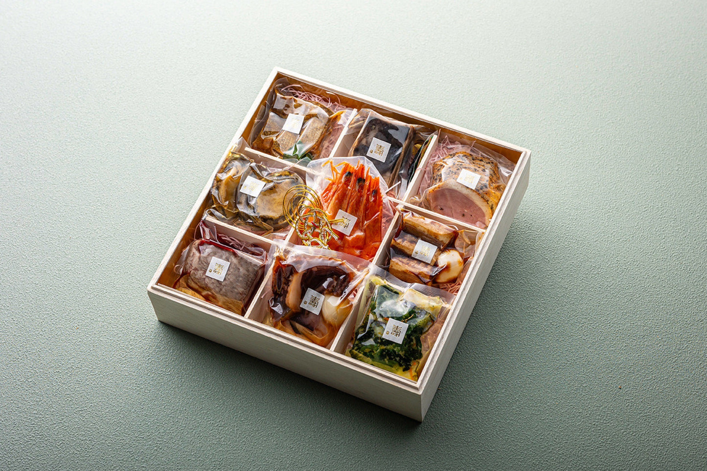 新春!宝石箱おせち 木箱入 三段重 全50品 3人前